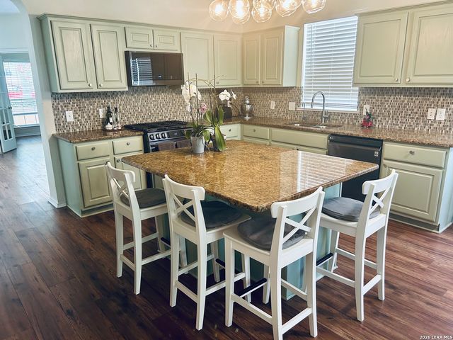 211 Mirror Lk, San Antonio, TX 78260