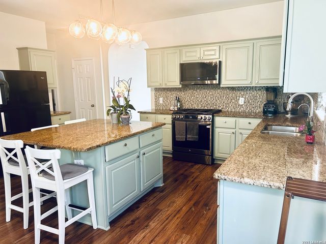 211 Mirror Lk, San Antonio, TX 78260