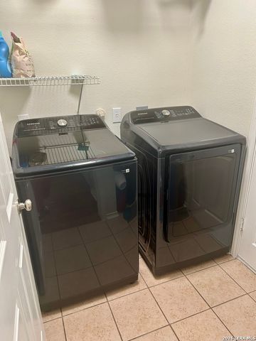 211 Mirror Lk, San Antonio, TX 78260