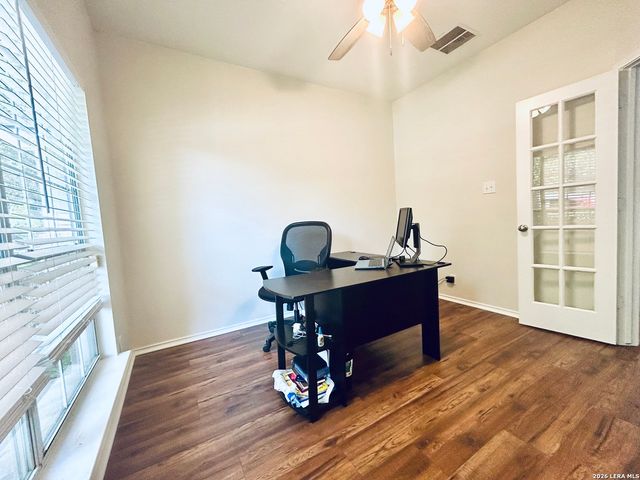 211 Mirror Lk, San Antonio, TX 78260