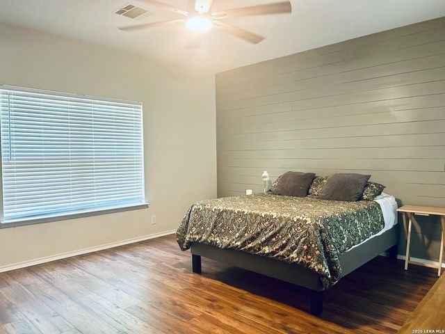 211 Mirror Lk, San Antonio, TX 78260