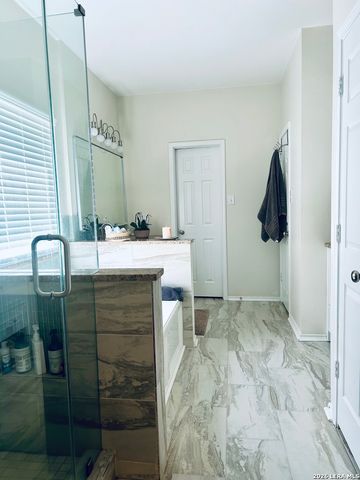 211 Mirror Lk, San Antonio, TX 78260