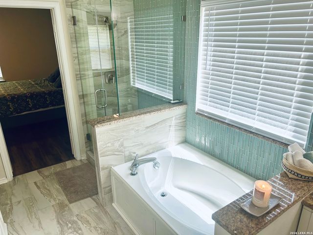 211 Mirror Lk, San Antonio, TX 78260