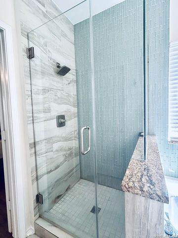 211 Mirror Lk, San Antonio, TX 78260