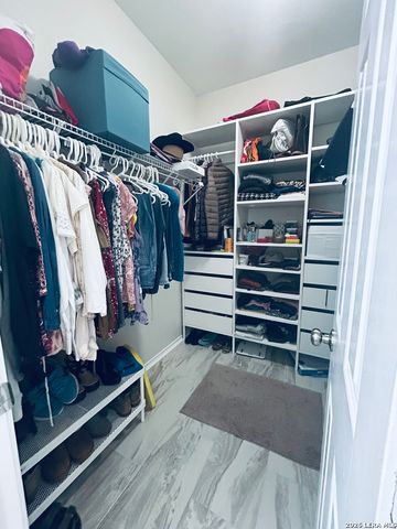 211 Mirror Lk, San Antonio, TX 78260