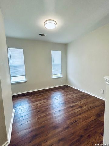 211 Mirror Lk, San Antonio, TX 78260