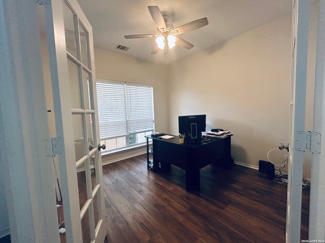 211 Mirror Lk, San Antonio, TX 78260