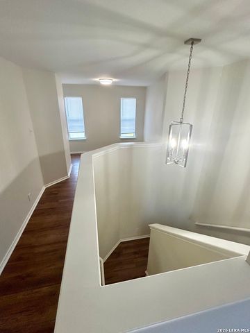 211 Mirror Lk, San Antonio, TX 78260