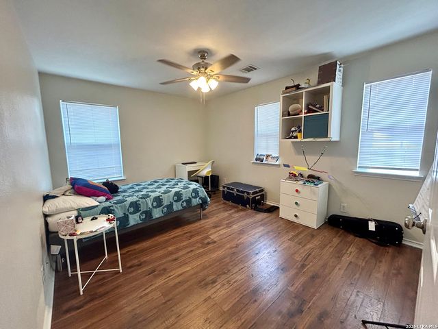 211 Mirror Lk, San Antonio, TX 78260