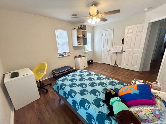 211 Mirror Lk, San Antonio, TX 78260