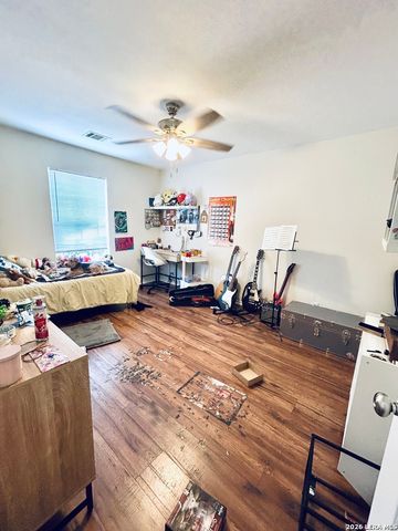 211 Mirror Lk, San Antonio, TX 78260