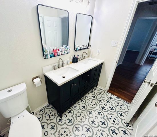 211 Mirror Lk, San Antonio, TX 78260