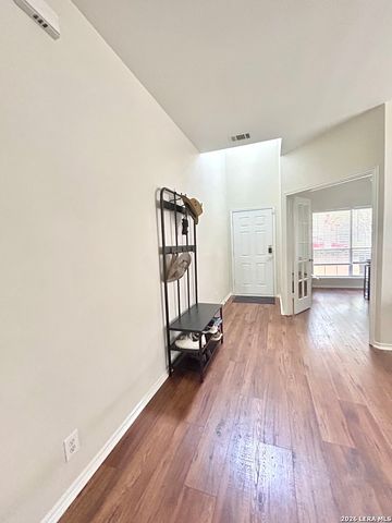 211 Mirror Lk, San Antonio, TX 78260