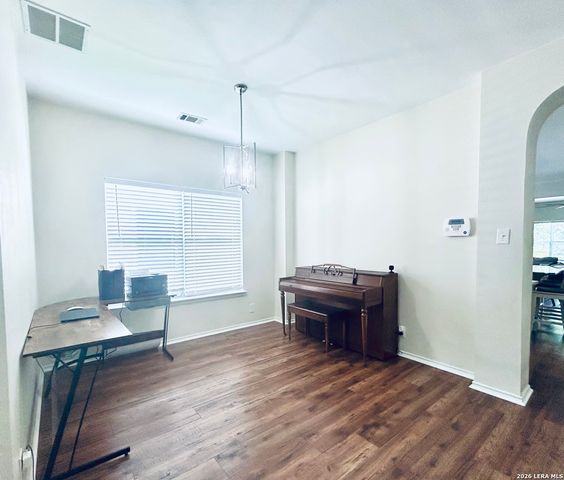 211 Mirror Lk, San Antonio, TX 78260