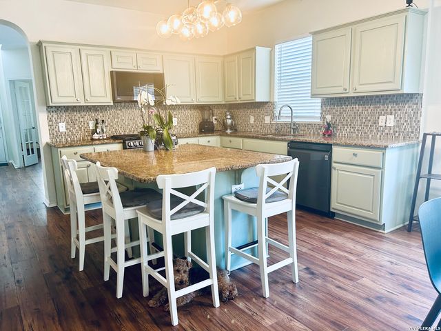 211 Mirror Lk, San Antonio, TX 78260