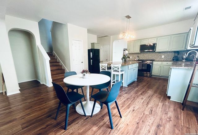 211 Mirror Lk, San Antonio, TX 78260