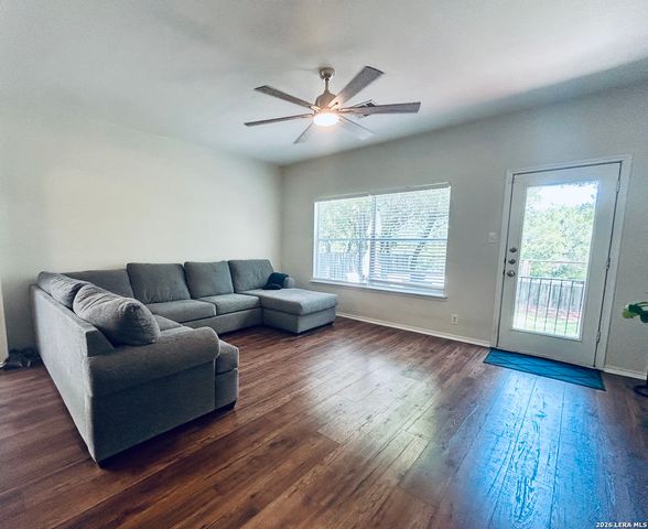 211 Mirror Lk, San Antonio, TX 78260