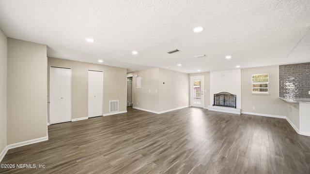 586 MADEIRA Drive, Orange Park, FL 32073