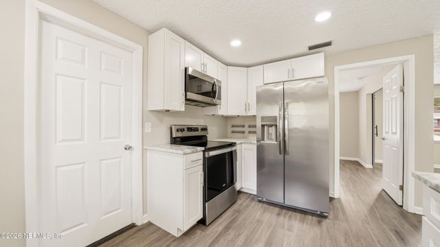 586 MADEIRA Drive, Orange Park, FL 32073