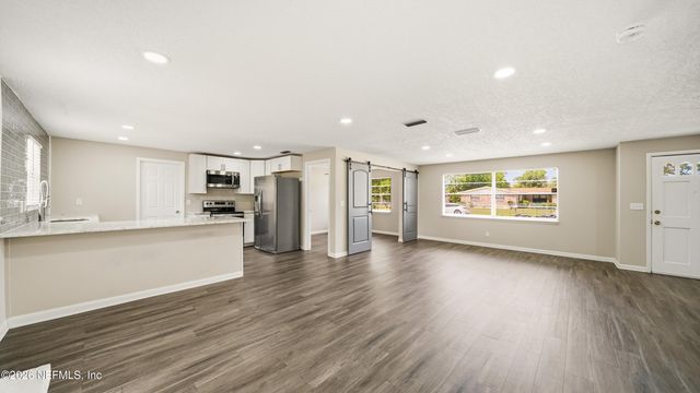 586 MADEIRA Drive, Orange Park, FL 32073