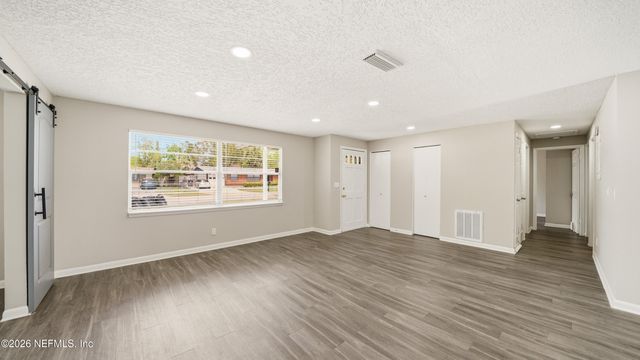 586 MADEIRA Drive, Orange Park, FL 32073