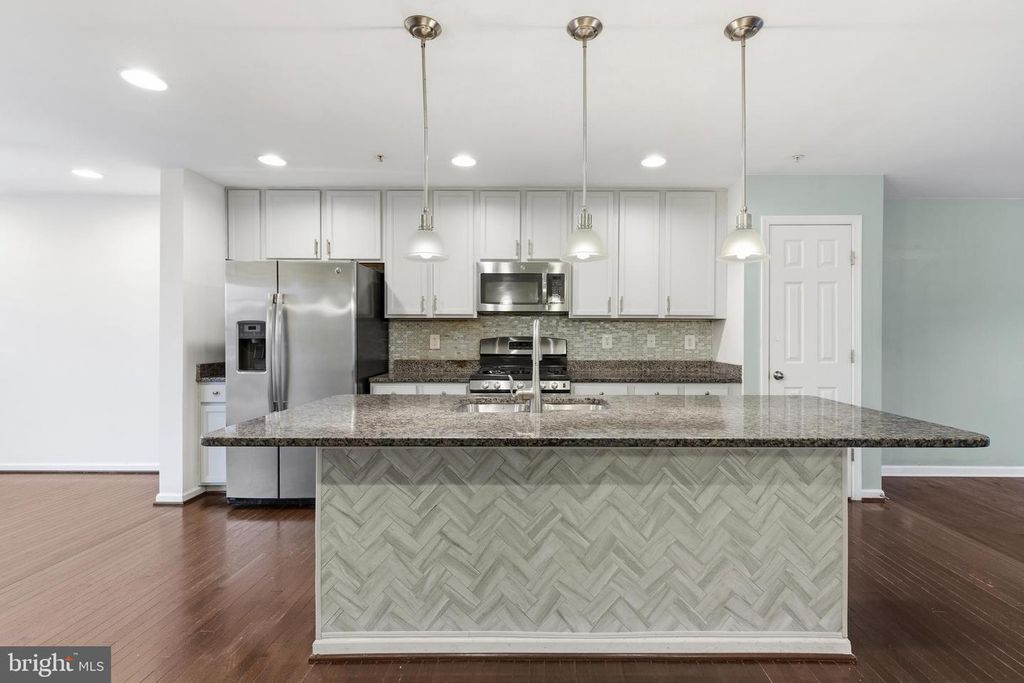8529 STANSBURY LAKE DR, Baltimore, MD 21222