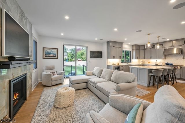 67 Westervelt Pl, Cresskill Boro, NJ 07626