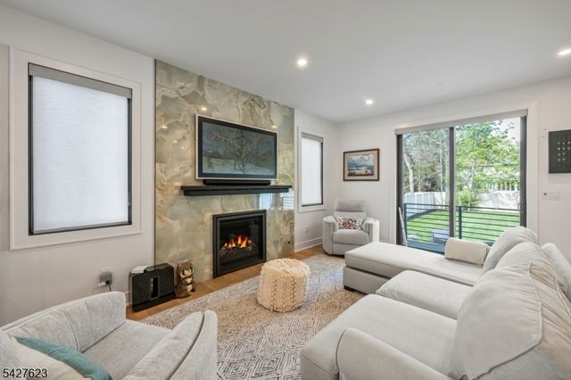 67 Westervelt Pl, Cresskill Boro, NJ 07626