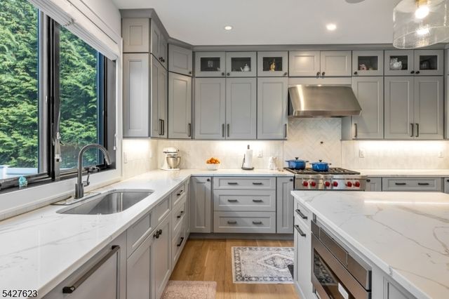 67 Westervelt Pl, Cresskill Boro, NJ 07626