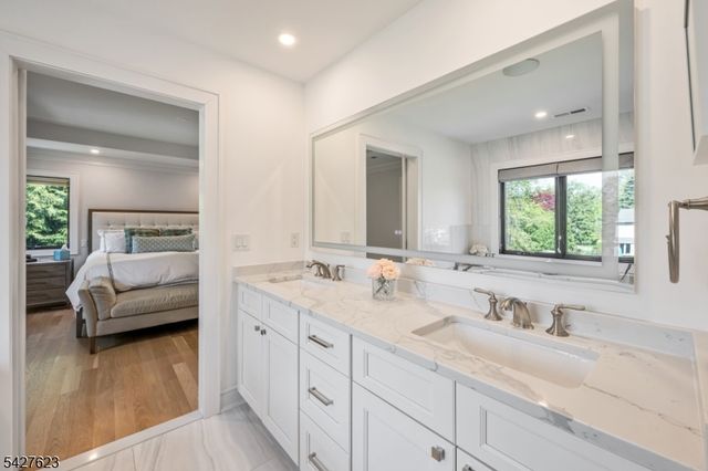 67 Westervelt Pl, Cresskill Boro, NJ 07626