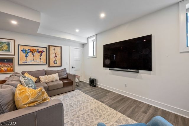 67 Westervelt Pl, Cresskill Boro, NJ 07626