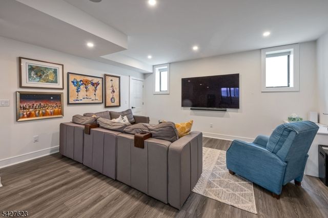 67 Westervelt Pl, Cresskill Boro, NJ 07626
