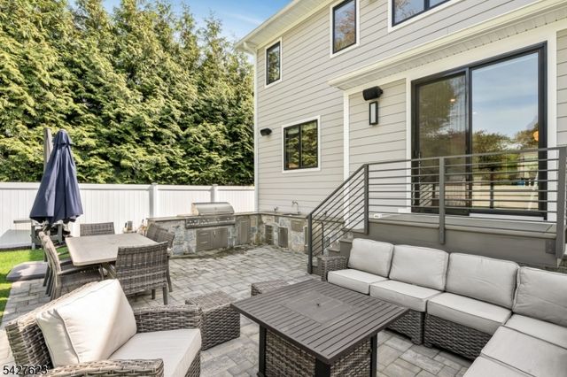 67 Westervelt Pl, Cresskill Boro, NJ 07626
