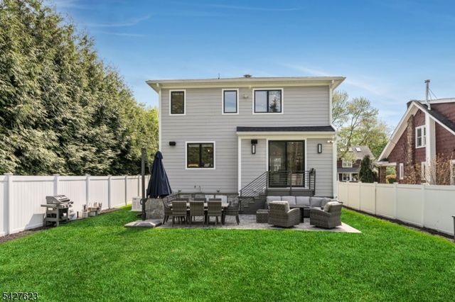 67 Westervelt Pl, Cresskill Boro, NJ 07626