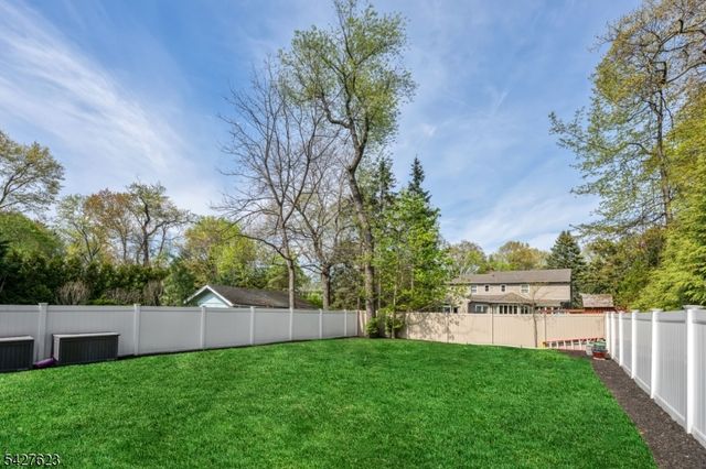 67 Westervelt Pl, Cresskill Boro, NJ 07626