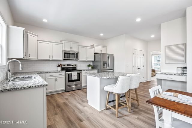 207 W Yellow Lois Drive, Hampstead, NC 28443