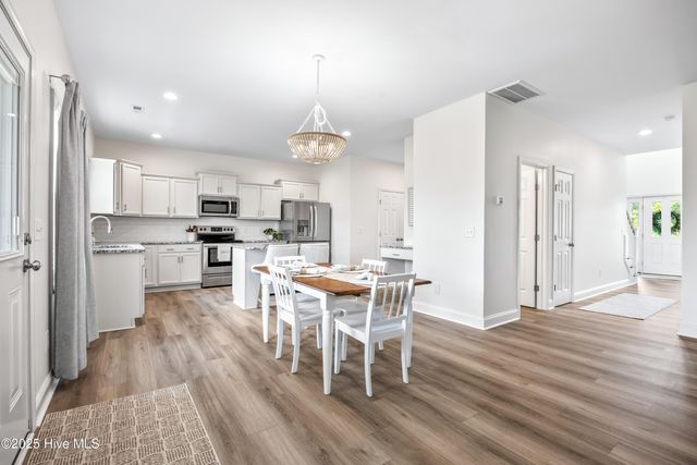 207 W Yellow Lois Drive, Hampstead, NC 28443