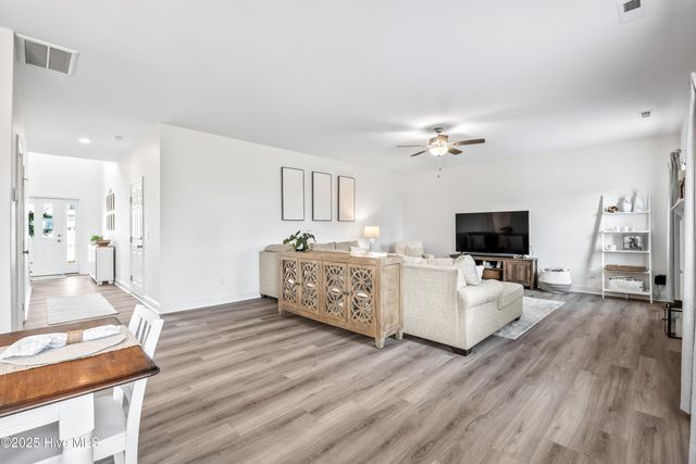 207 W Yellow Lois Drive, Hampstead, NC 28443