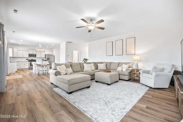 207 W Yellow Lois Drive, Hampstead, NC 28443