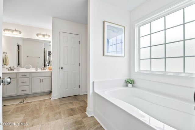 207 W Yellow Lois Drive, Hampstead, NC 28443