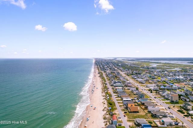 207 W Yellow Lois Drive, Hampstead, NC 28443