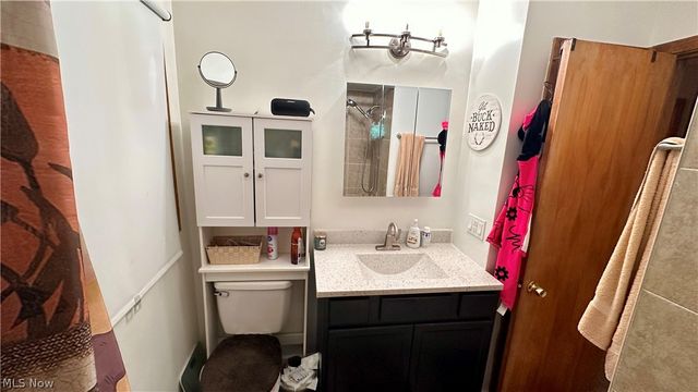8470 Shadyview Avenue NW, Clinton, OH 44216