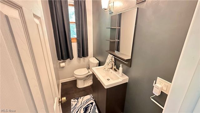 8470 Shadyview Avenue NW, Clinton, OH 44216