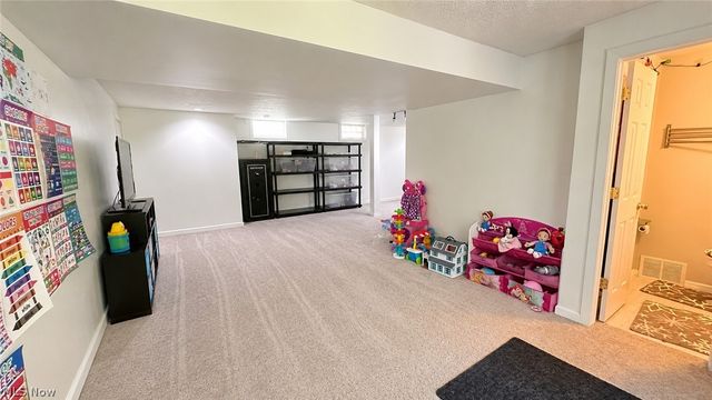 8470 Shadyview Avenue NW, Clinton, OH 44216