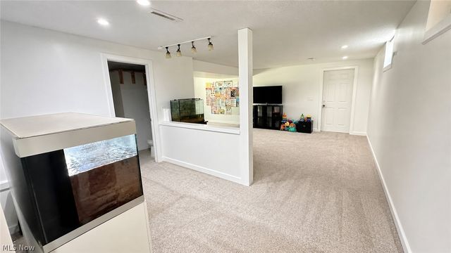 8470 Shadyview Avenue NW, Clinton, OH 44216