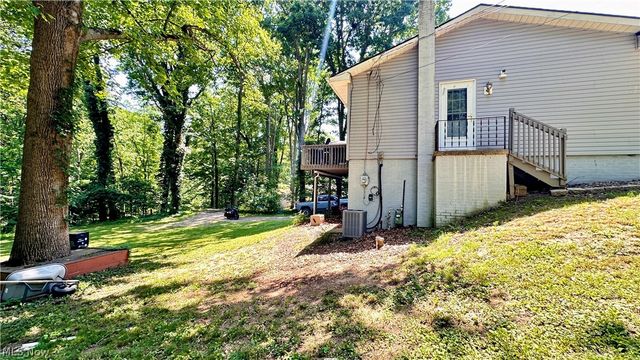 8470 Shadyview Avenue NW, Clinton, OH 44216
