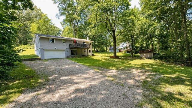 8470 Shadyview Avenue NW, Clinton, OH 44216
