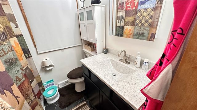 8470 Shadyview Avenue NW, Clinton, OH 44216