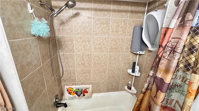 8470 Shadyview Avenue NW, Clinton, OH 44216
