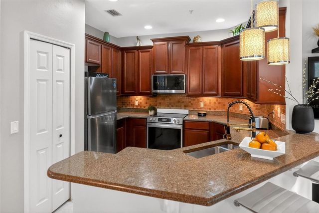2125 VELVET LEAF DRIVE, Ocoee, FL 34761
